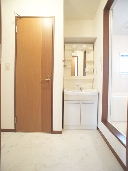 洗面設備　洗髪洗面化粧台、洗濯機置き場があります♪