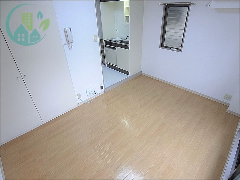 居室・リビング　レミニョン（光インターネット無料、レディースマンション）