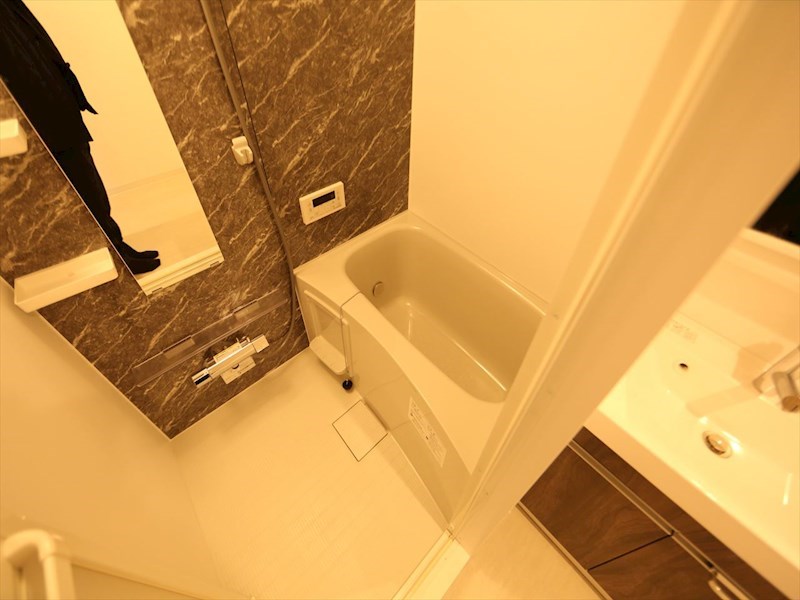 バス・シャワールーム　浴室暖房乾燥機付　追い焚き・オートバス機能付お風呂