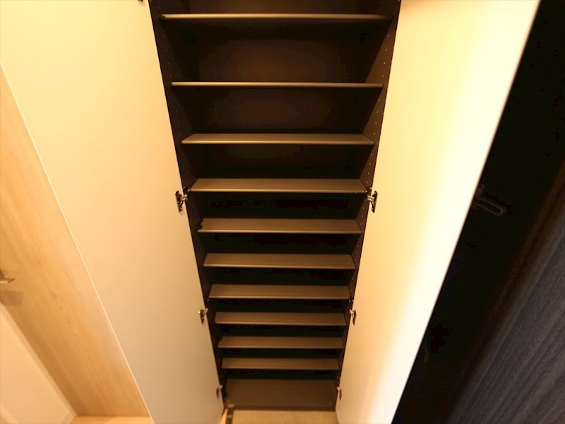 玄関　玄関　シューズボックス付（収納充実してます）