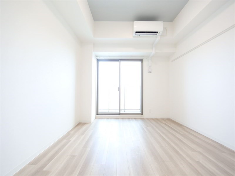 バルコニー　洋室7.6帖　エアコン完備　バルコニー