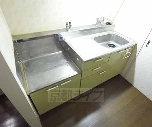 キッチン　広々としたキッチンです。