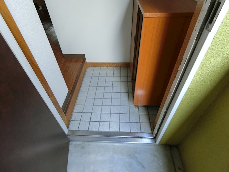 玄関　同型タイプ　　　下駄箱のついた玄関です！
