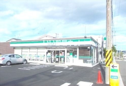 コンビニ　ファミリーマート 小田原下堀店（コンビニ）まで526m