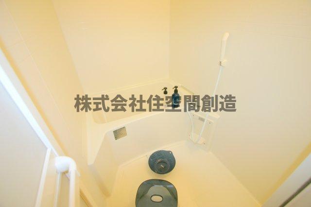 バス・シャワールーム　※同タイプの写真となり、実際のお部屋とは異なる場合があります