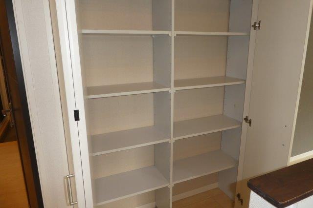 収納　パントリー