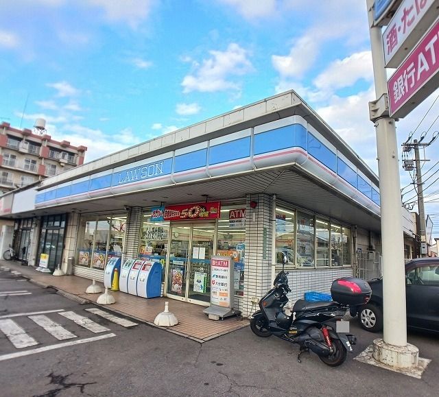 コンビニ　ローソン　松原店（コンビニ）まで220m