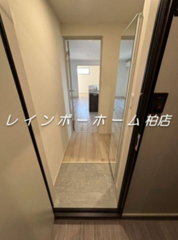 玄関　※別部屋参考写真。