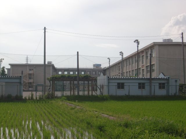 小学校　市立茜部小学校（小学校）まで670m