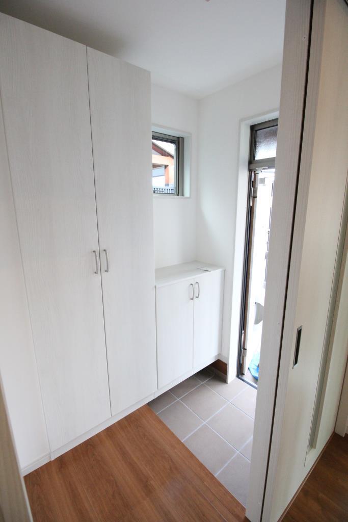 玄関　参考画像となります