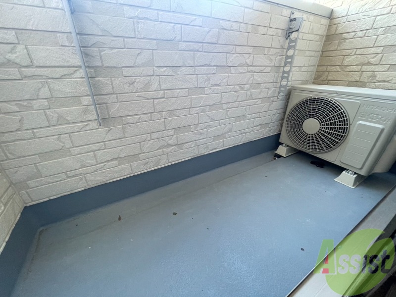 バルコニー　バルコニーは広く、洗濯物も干せてバッチリですね。