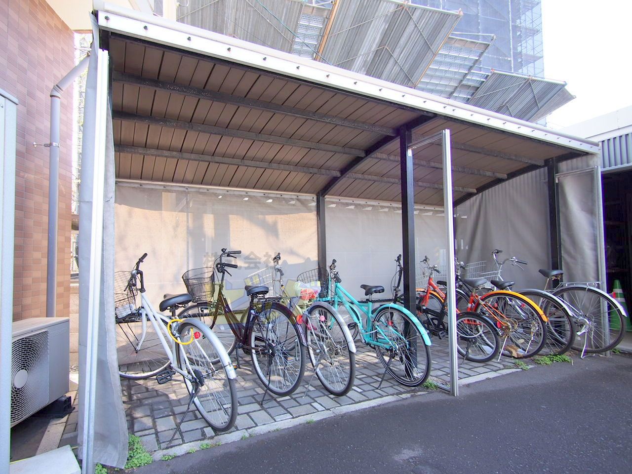 その他共有部分　屋根付き駐輪場完備しています♪
