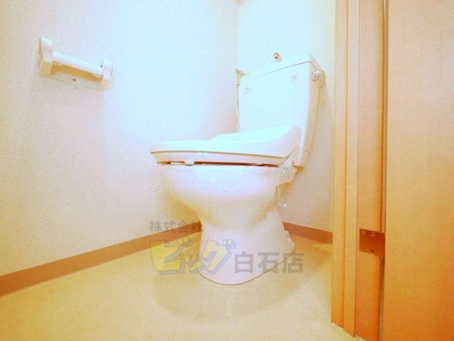 トイレ　ウォシュレット付きのトイレです♪