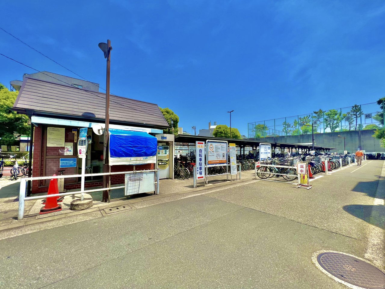 その他　駅前駐輪場（その他）まで800m