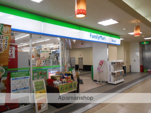 コンビニ　ファミリーマート（コンビニ）まで10m