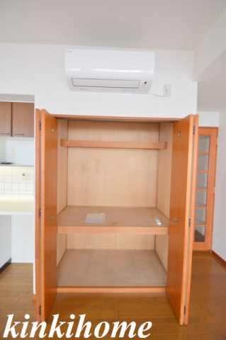 収納　写真は別のお部屋です。