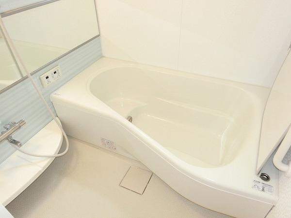 バス・シャワールーム　大型浴室！追い焚き有り！