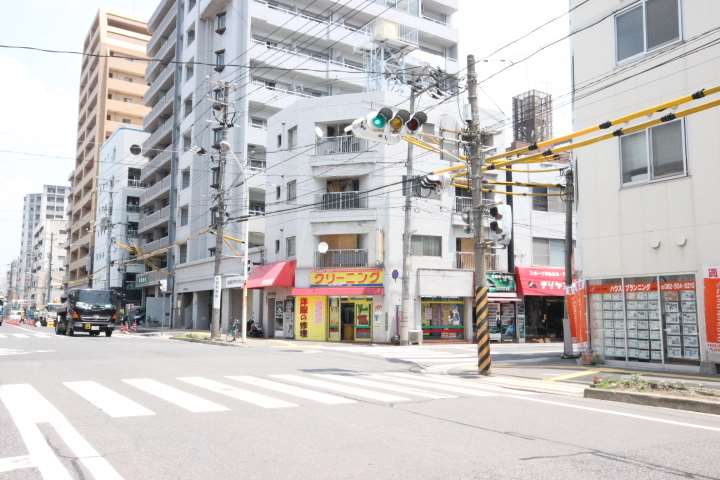 その他　クリーニング店（その他）まで593m
