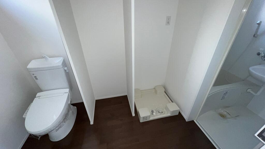 トイレ　※写真は別号室のものですので現状優先させていただきます。