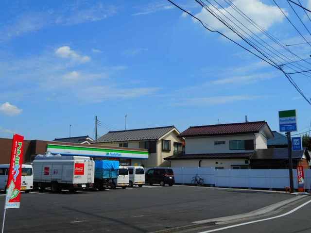 コンビニ　ファミリーマート（コンビニ）まで400m