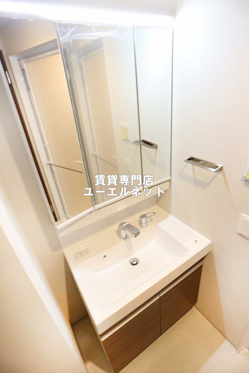 洗面設備　清潔感ある独立洗面台で毎日気持ちよく♪