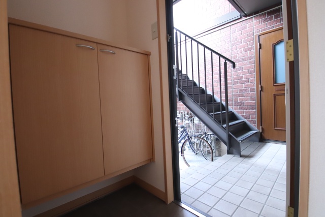 玄関　※別室の参考写真の為、現況優先です。