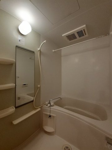 バス・シャワールーム　落ち着いた空間のお風呂です