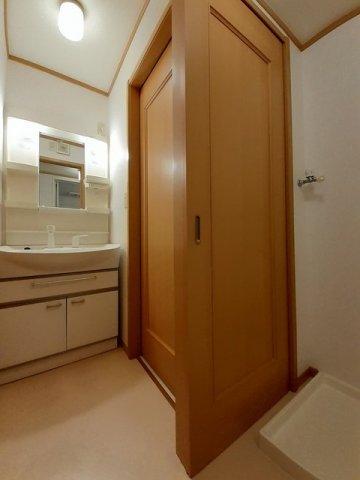 洗面設備　脱衣スペースもあります