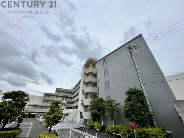 建物外観　エレベーター・オートロック、宅配ボックス完備♪