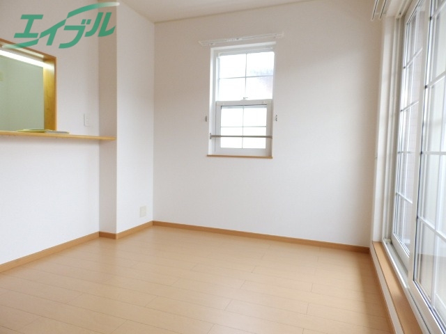 居室・リビング　同型反転参考写真