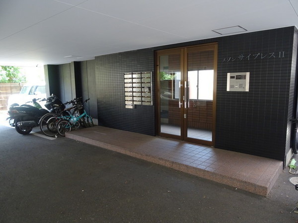 エントランス　静かな住環境！