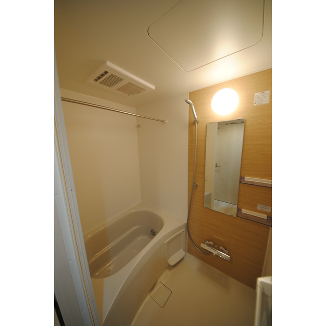 バス・シャワールーム　コンパクトで使いやすいお風呂です