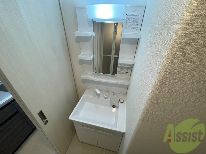 洗面設備　シャンプードレッサー。身支度はここでばっちりですね。