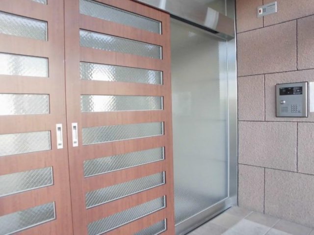 エントランス　清潔なエントランスです