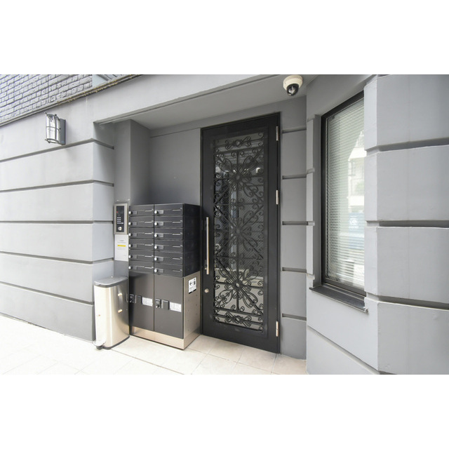 エントランス　落ち着いたエントランスです