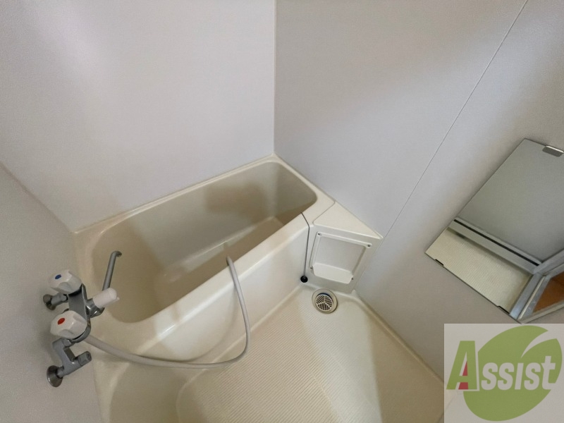 バス・シャワールーム　ユニットバスです。疲れを癒すのに欠かせませんね！