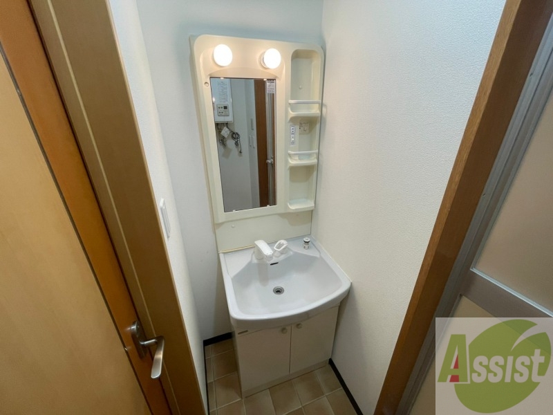 洗面設備　こちらに洗面台があります。朝の洗顔はこちらで。