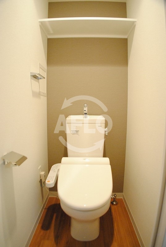 トイレ　エスリード江戸堀　温水洗浄便座機能付き