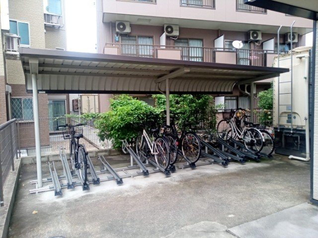 その他　屋根付き駐輪場