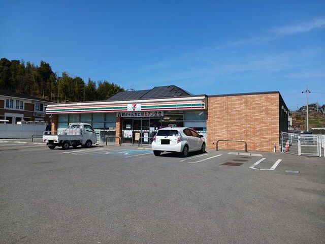 コンビニ　セブンイレブン貴志川町長山店様（コンビニ）まで240m