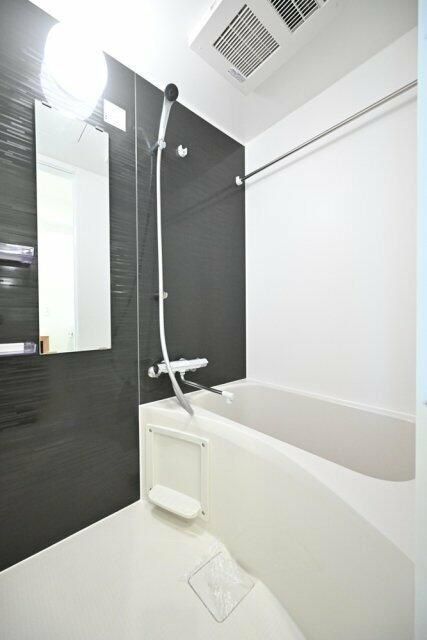 バス・シャワールーム　※他号室参考写真（反転）