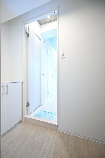 玄関　※他号室参考写真（反転）
