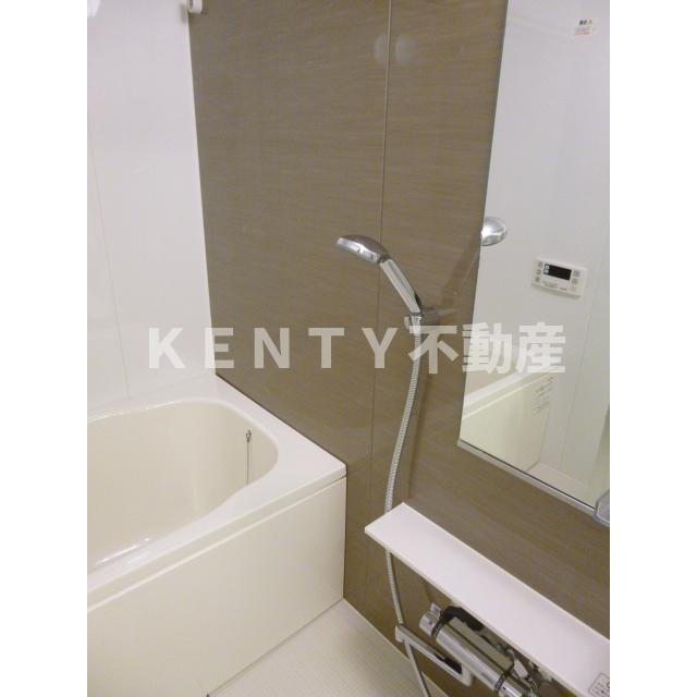 バス・シャワールーム　コンパクトで使いやすいお風呂です