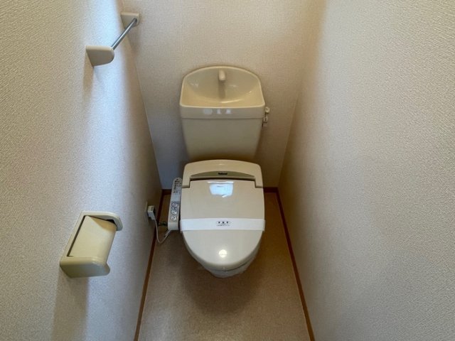 トイレ　温水洗浄便座付きトイレ