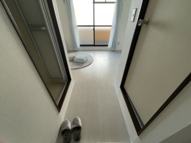 その他部屋・スペース　(参考)同マンション反転間取り他部屋の写真