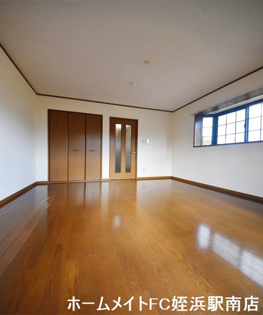 居室・リビング　★広々８帖の洋室です★参考写真