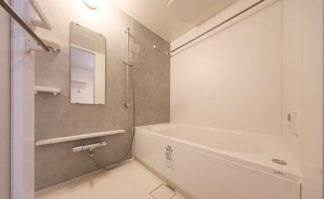 バス・シャワールーム　※別部屋の参考写真、現況優先※