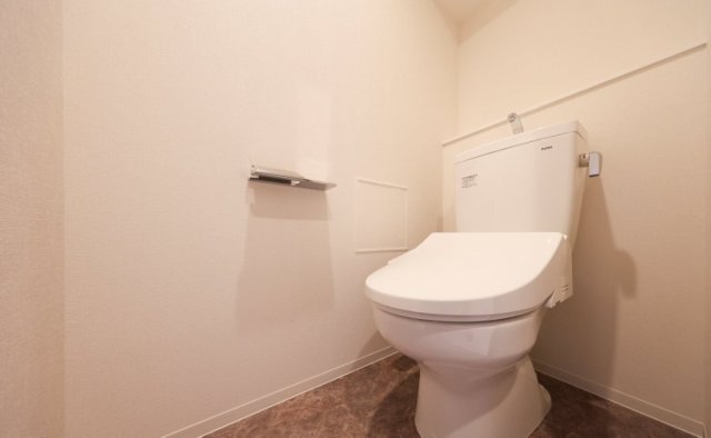 トイレ　※別部屋の参考写真、現況優先※