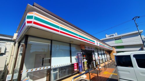 コンビニ　セブンイレブン 高知若草町店（コンビニ）まで824m