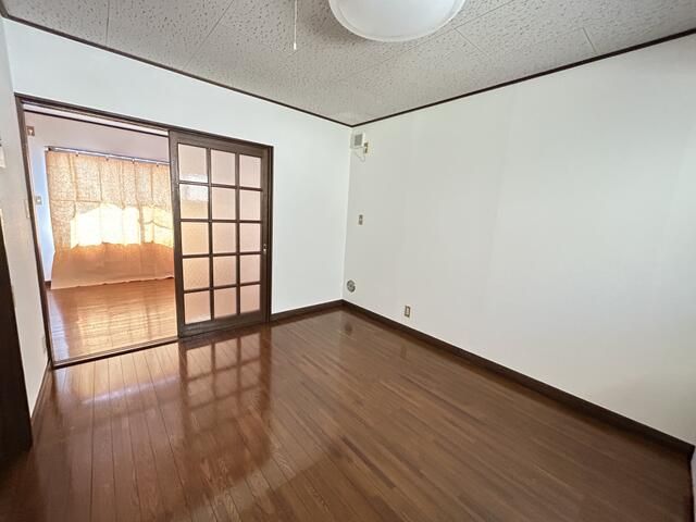 居室・リビング　別号室参考写真